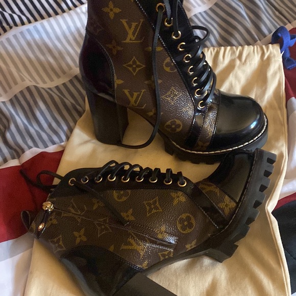 Cute high end booties perfect to wear on a gloomy day ! - Picture 2 of 5